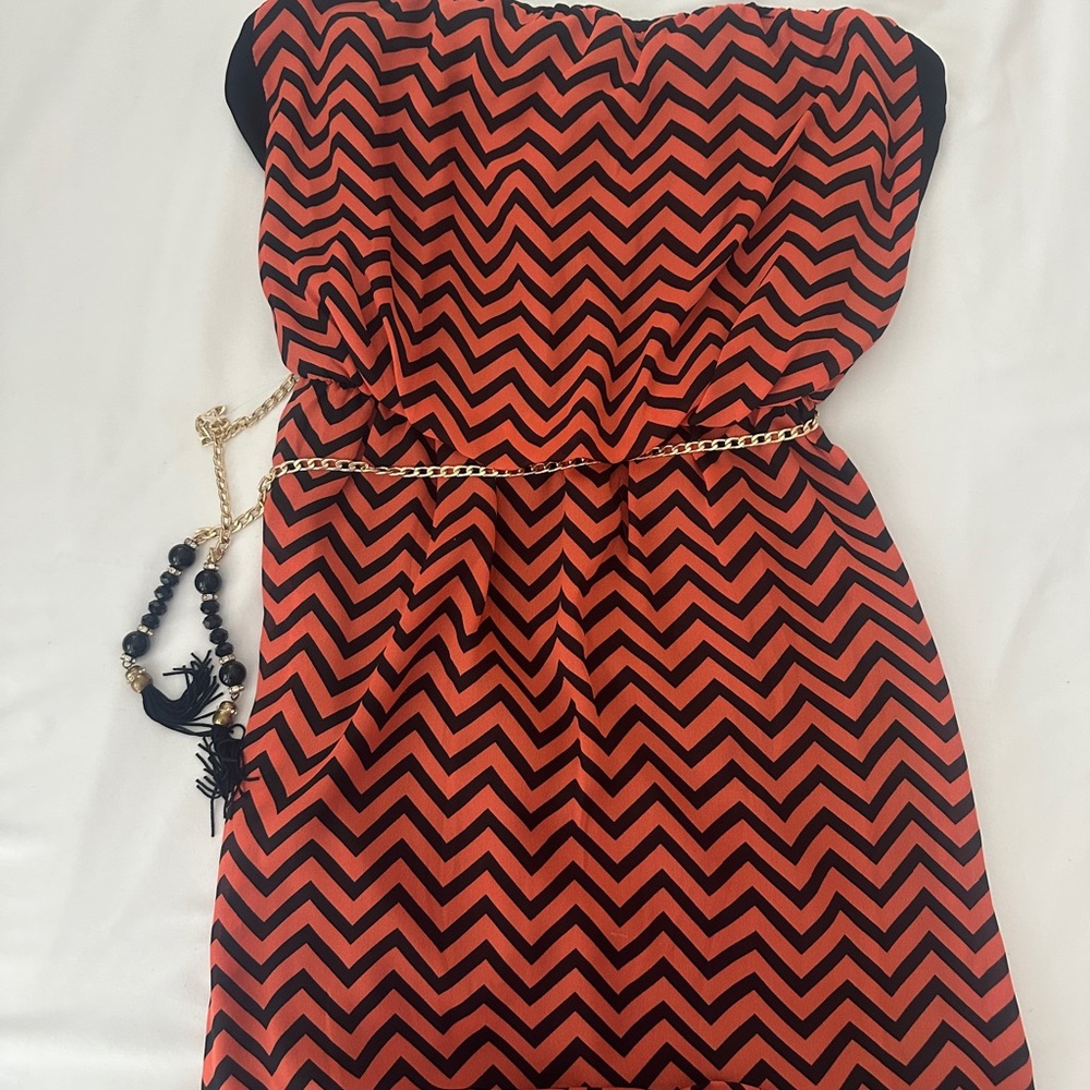 Chevron Patterned Mini Dress - Red and Black